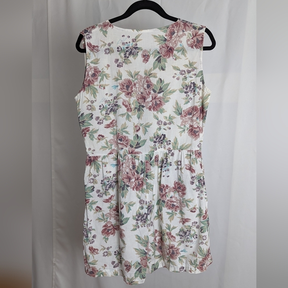 Vintage cottagecore white floral sleeveless romper - Picture 7 of 8
